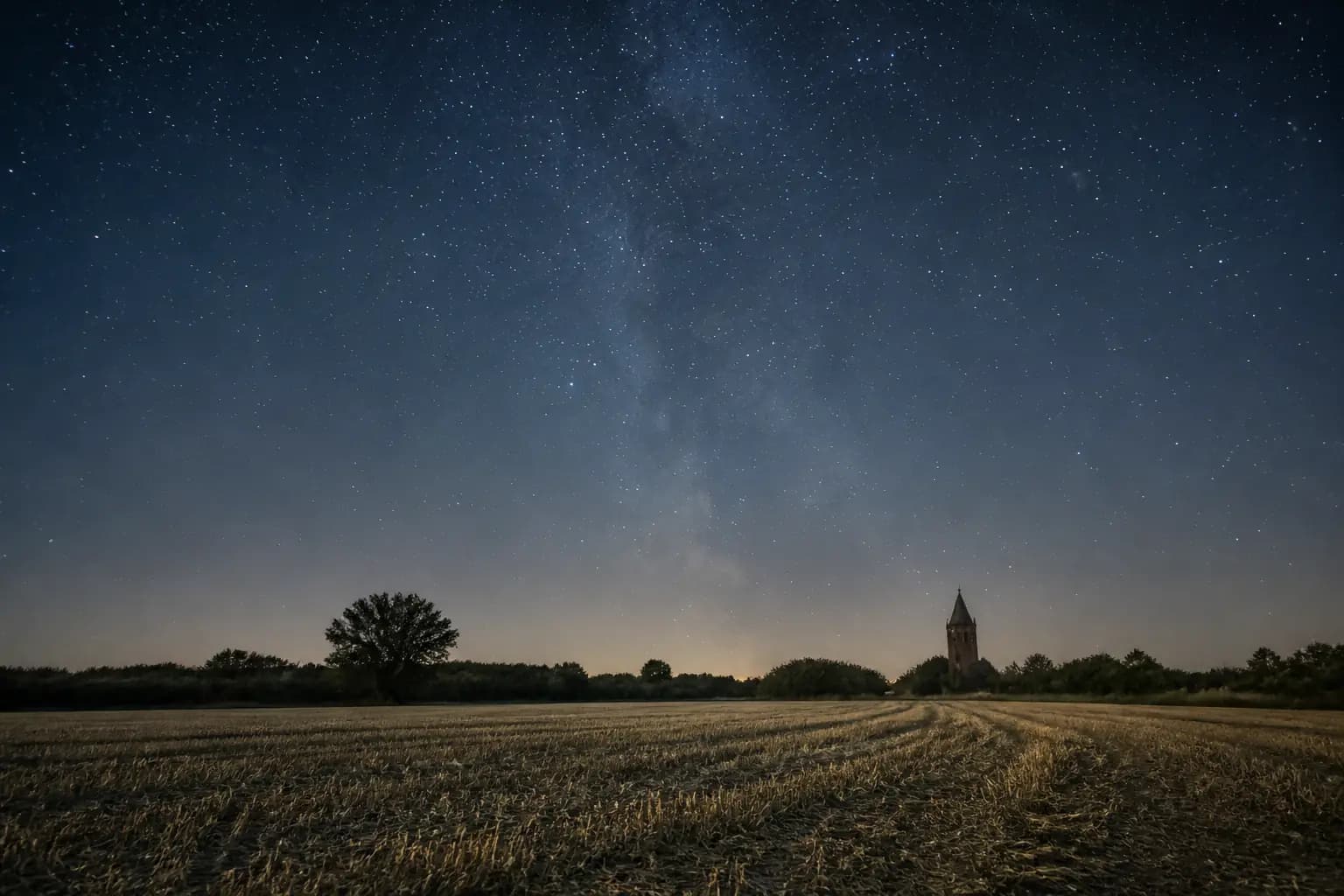 Ciel du soir au-dessus de la campagne pévèloise